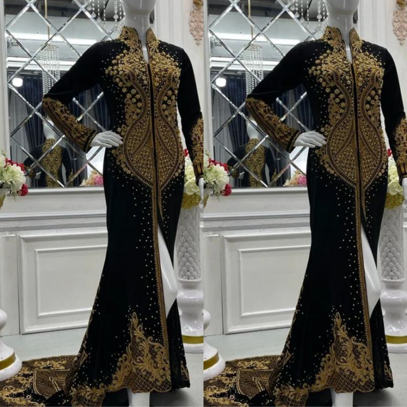 kebaya pengantin bludru Payet ekor panjang mewah dan cantik  di pakeynya