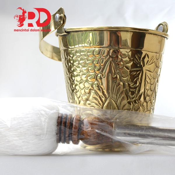 Set Aspergil Hisop dan Bejana Air Suci Kuningan Percikan Air Suci Alat Liturgi