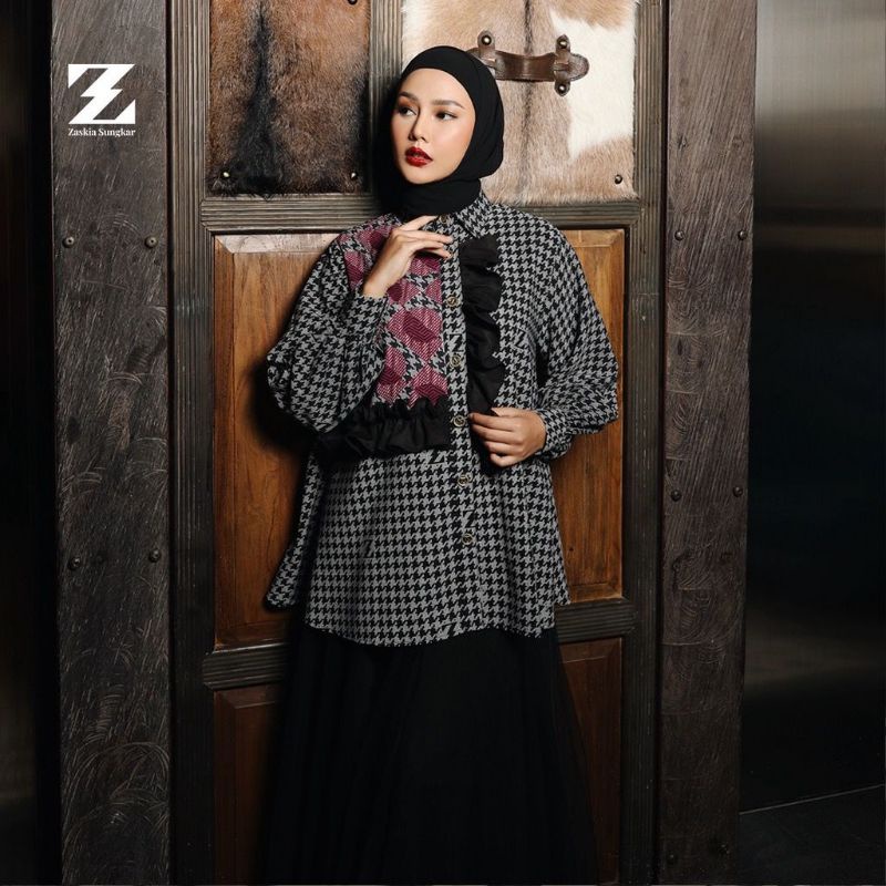 NEW Betty blouse by zaskia sungkar size XL