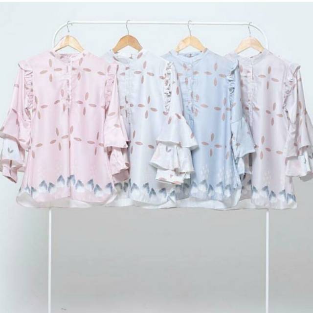 Selena Blouse Wearing Klamby