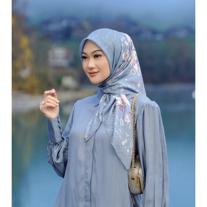 Buttonscarves Nada Series CIS