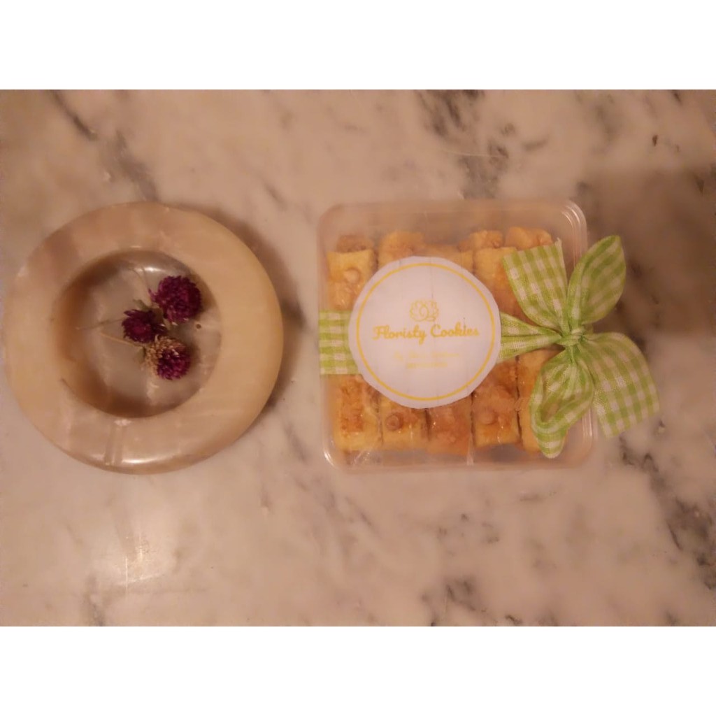 

Premium White Cheese Kastengels Cookies