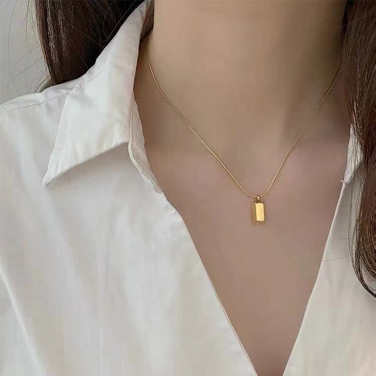 Kalung Rantai Bahan Titanium Steel 18k Gold Cubic Zirconia Hypoallergenic Adjustable Untuk Wanita