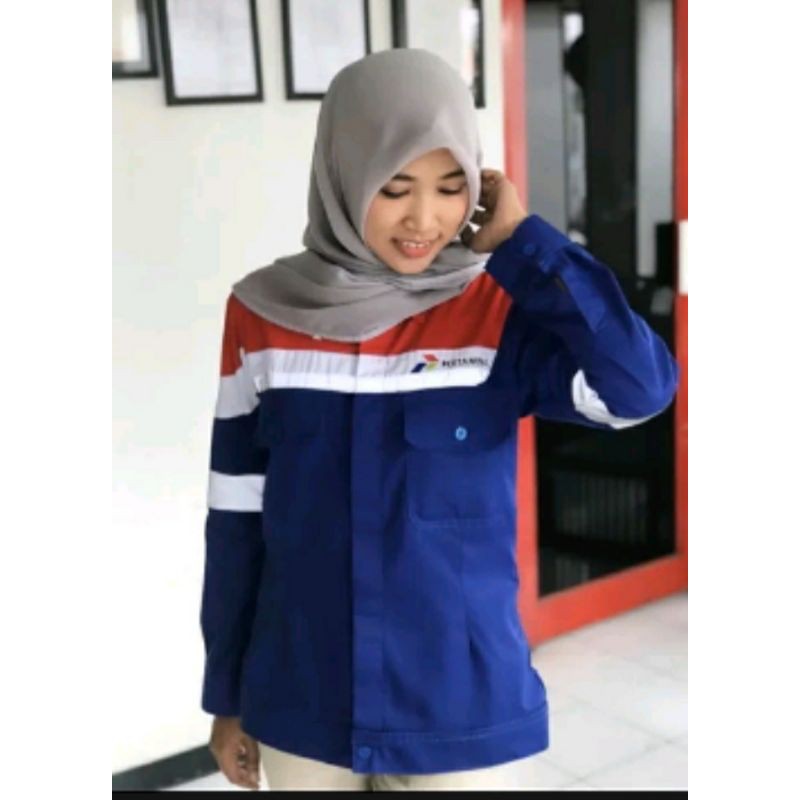 BAJU SERAGAM SAFETY PERTAMINA BIRU MERAH PUTIH FREE LOGO K3 BENDERA DRILL RESLETING