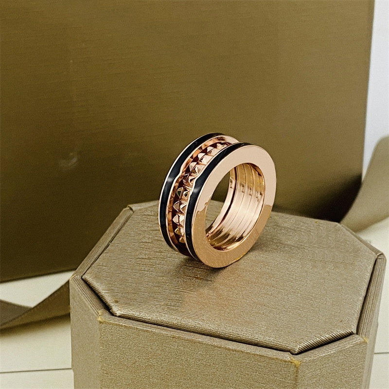 Gaya Unik Eropa Amerika Modis Cincin Baja Titanium Berbentuk Berlian 2sisi Hitam Epoxy Ring.Cincin 18k Rose Gold