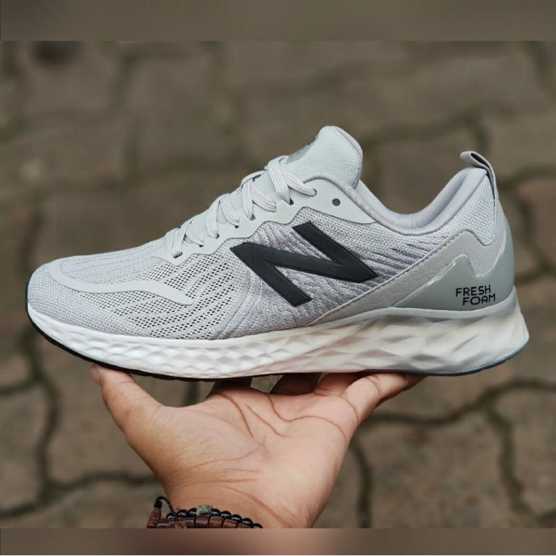 Sepatu NB Fresh Foam Tempo Grey Black Buat Cowok