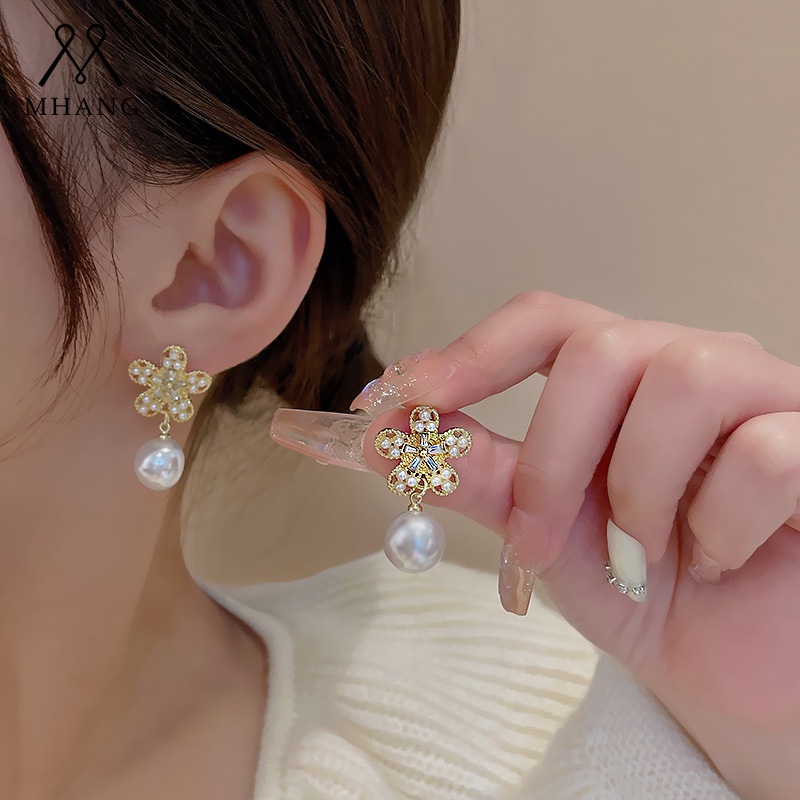 Anting Mutiara Besar Bentuk Bunga Gaya Vintage Untuk Wanita