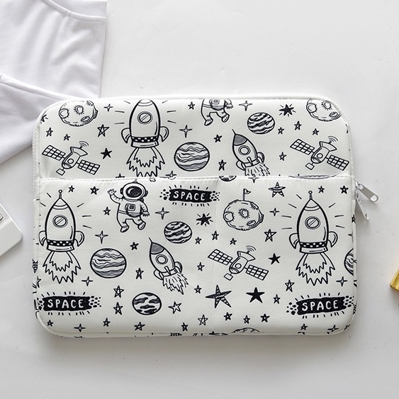 Sleeve Pouch Sarung Tas Bag Case Ipad Tab Tablet Macbook Air Pro Laptop Asus Acer Lenovo HP Huawei 11 12 13 14 15 inch Motif Gambar Galaxy Astronot Lunar Planet Space Warna Putih Hitam Lucu Cute Murah Korean Model Slot Ruang Stationary Organizer