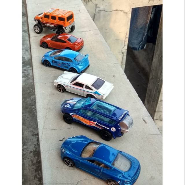 Hot wheels loose Nissan GTR R35/Honda Civic type-r/Chrysler Pasifica/Aston Martin
