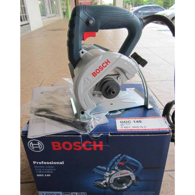 Mesin Potong Keramik Bosch GDC 140