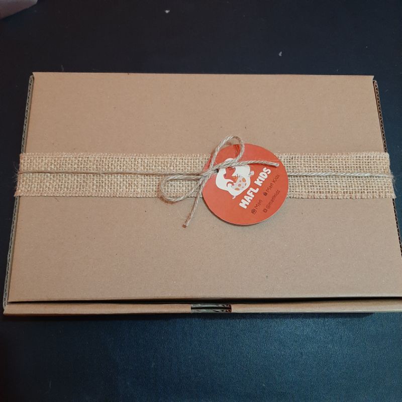 

Custom Hampers Kardus Biasa