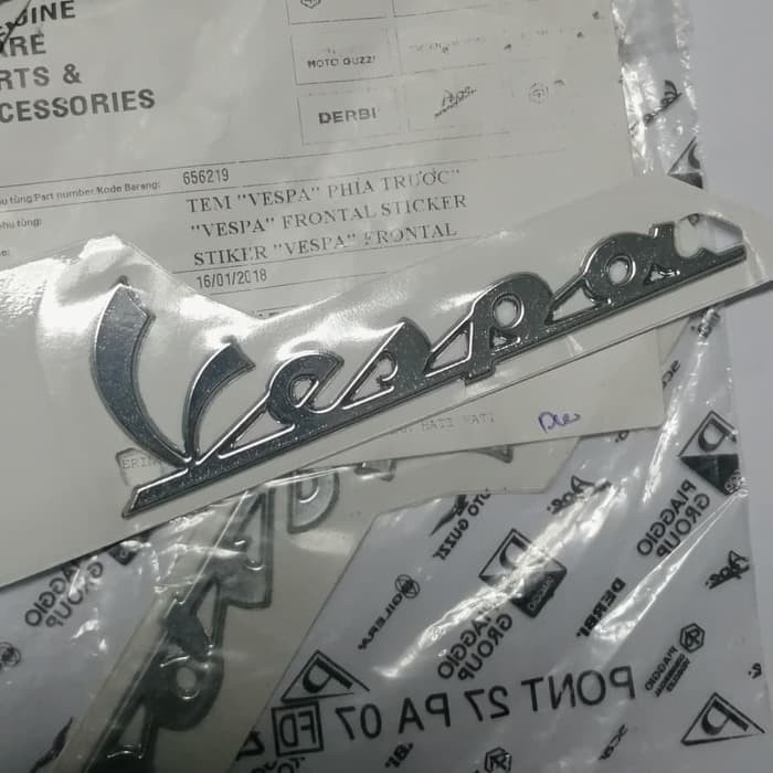 Emblem Vespa Depan Original
