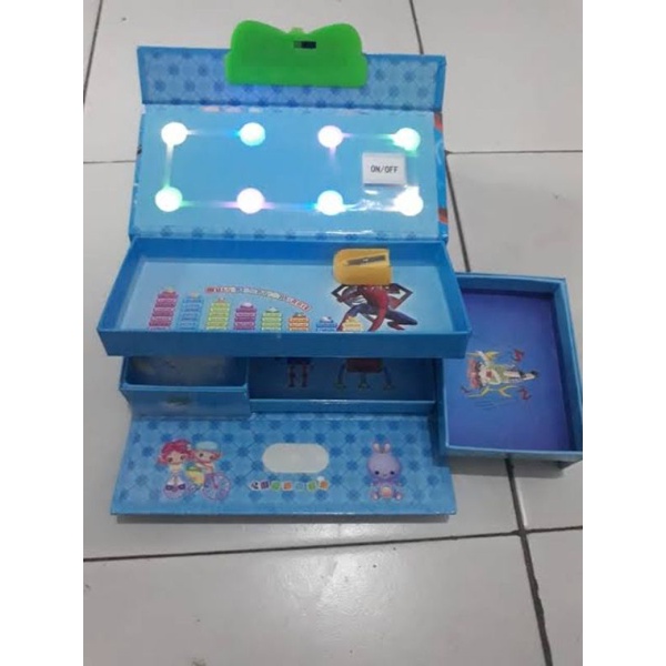 

Kotak Pensil Susun 3 Ada Lampu 3D / TEMPAT PENSIL SUSUN 3 LAMPU