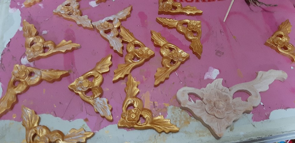 Ukiran Sudut Ornamen Tempel Bahan Kayu Motif Pacul  18 X 9,5cm