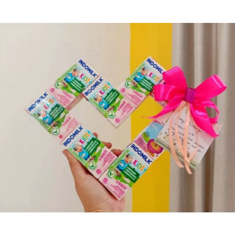 

Susu Ultra Indomilk Kotak Ukuran Mini Bentuk Love