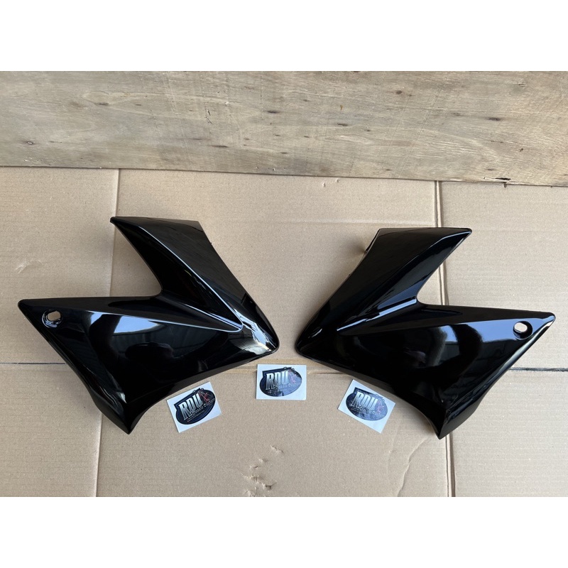 cover tangki sayap yamaha vixion old vixion lama warna hitam putih merah abu abu biru