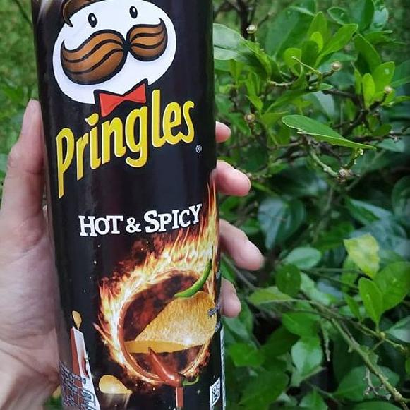 

☻ PRINGLES POTATO HOT N SPICY 107 GR / SNACK KERIPIK KENTANG PEDAS ❀