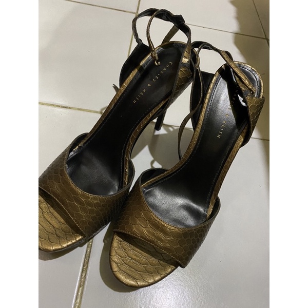 Preloved sepatu charles and keith
