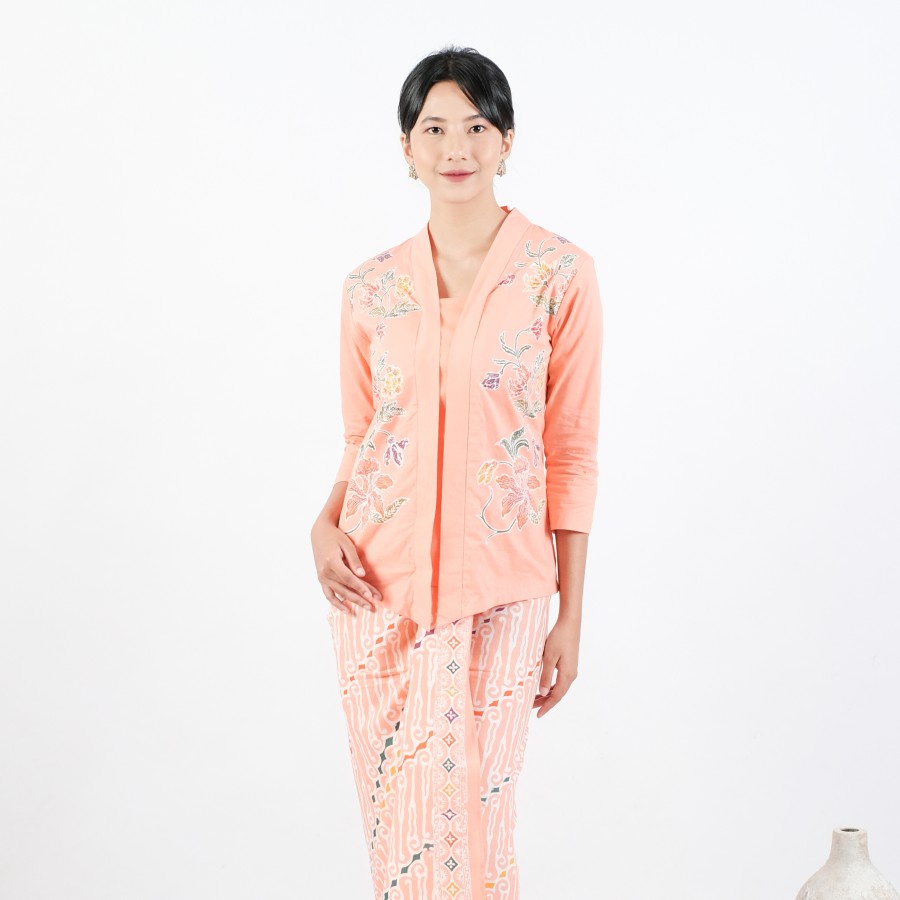 Kebaya Batik Encim Malia Lengan 7/8 Meradelima Katun Peach