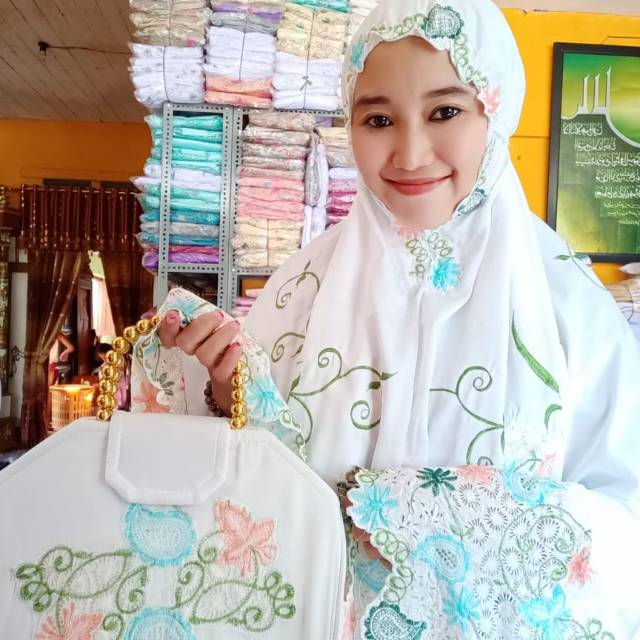 Mukena Azizah