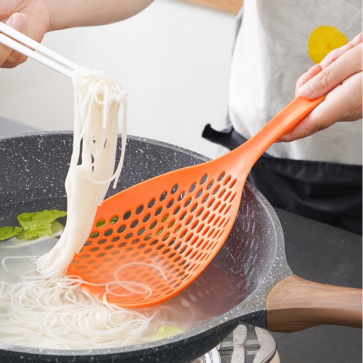 1pc Sendok Saringan Besar Tahan Suhu Tinggi Untuk Memasak Mie / Makanan