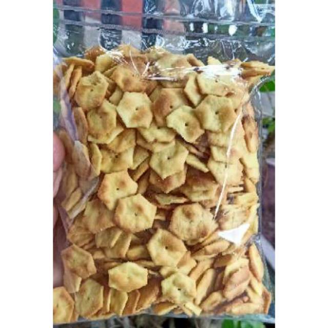 

snack crackers hexa kemasan 250gram