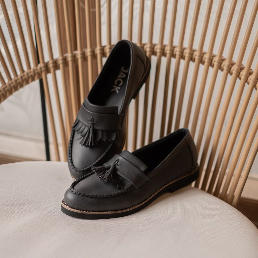 AARON BLACK - Sepatu Kulit Casual Formal Tanpa Tali Simple Pria Kiltie Loafers Ori Jack Footwear
