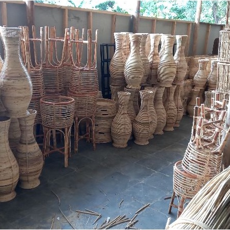 Vas Bunga Guci Rotan Tinggi 30 cm / Guci Rotan Vas Bunga Decorasi Ruang / Pot Bunga Hias Guci Rotan Alam