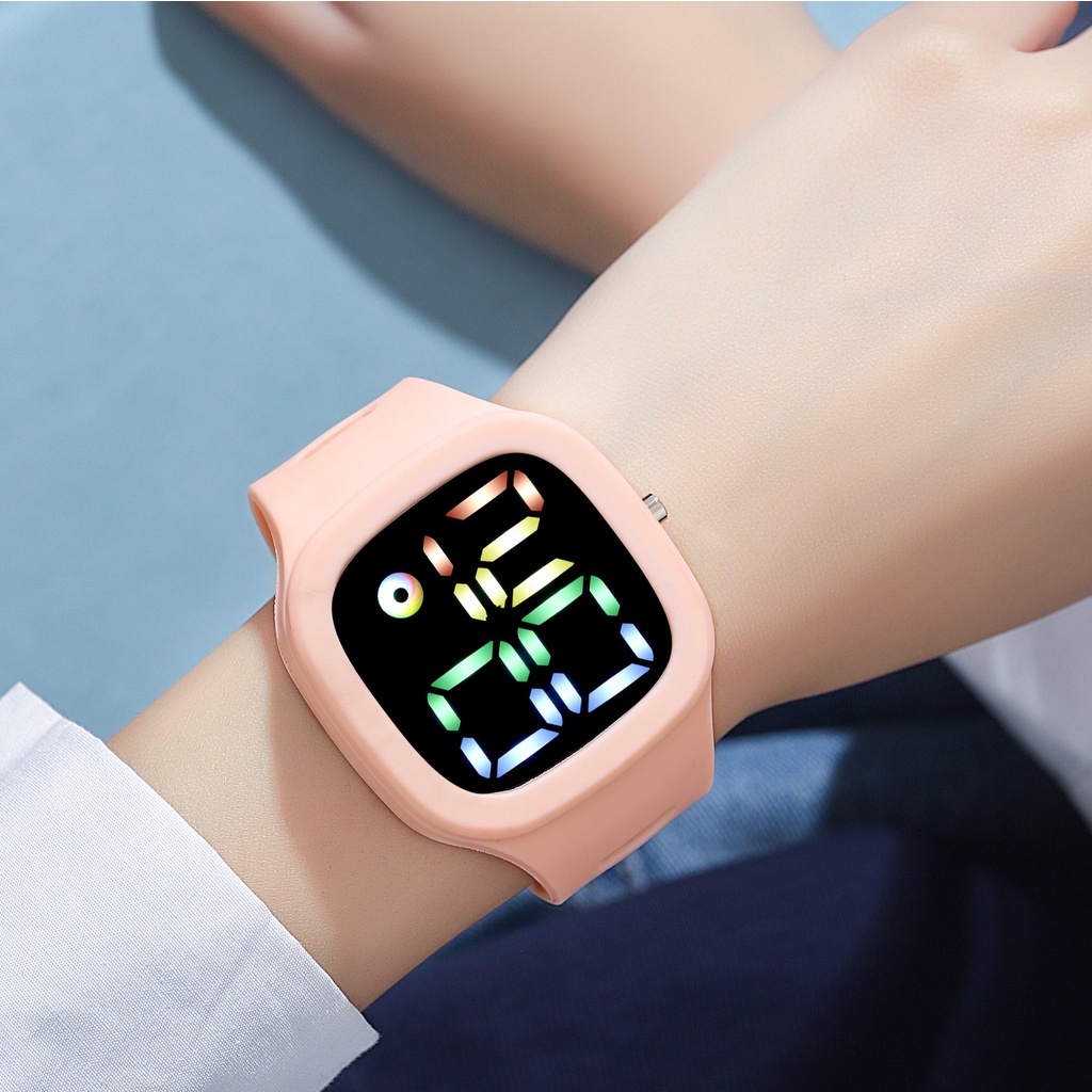 (DG) Jam Tangan Digital Wanita Pria Tahan Air Fashion Watch LED Tampilan Layar Besar Dengan Font Warna-warni M139