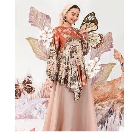 kyra blouse wearing klamby in sunset size M