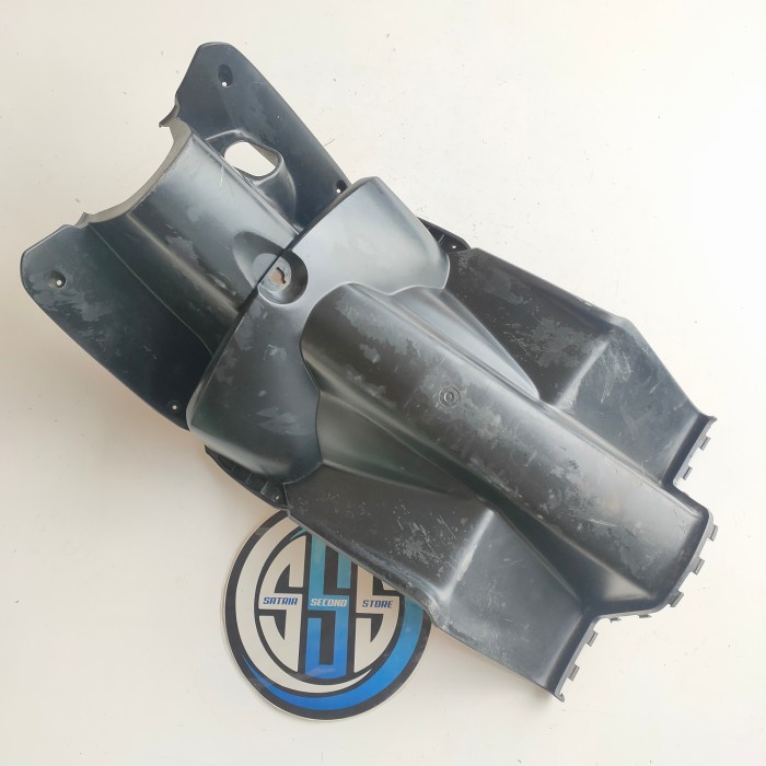 COVER DEK KANTONG KUNCI DEPAN ATAS BAWAH HONDA BEAT KARBU ORIGINAL