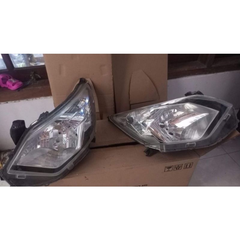 Headlamp Lampu Depan Daihatsu Sigra Original