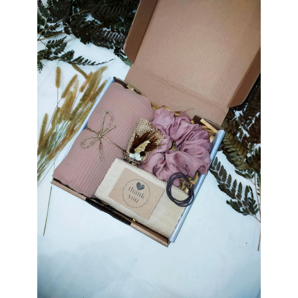 HAMPERS HIJAB PASHMINA PLISKET CERUTY BABYDOLL HAMPERS LEBARAN KADO ULANG TAHUN KADO WISUDA SEMPRO KADO PERNIKAHAN ANNIVERSARY KADO UNTUK CEWEK BINGKISAN RAMADHAN