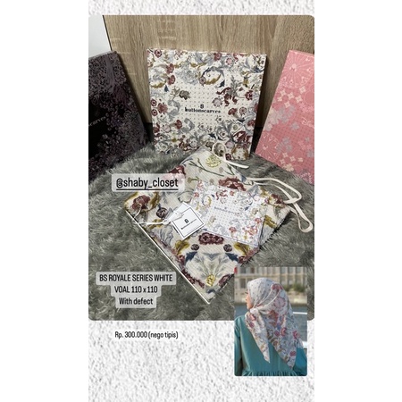 PRELOVED Buttonscarves Royale series white