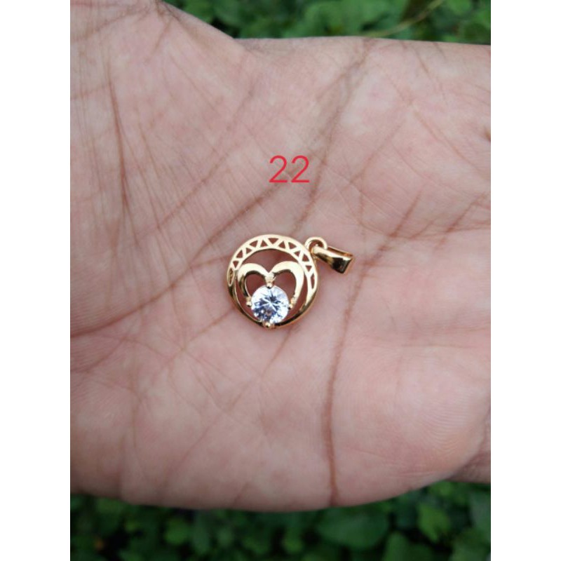 LIONTIN TITANIUM WARNA EMAS MOTIF LOVE