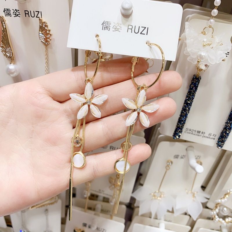 FerenHongXia Anting Tusuk Gantung Desain Bungarumbai Panjang Gaya Simple Untuk Wanita