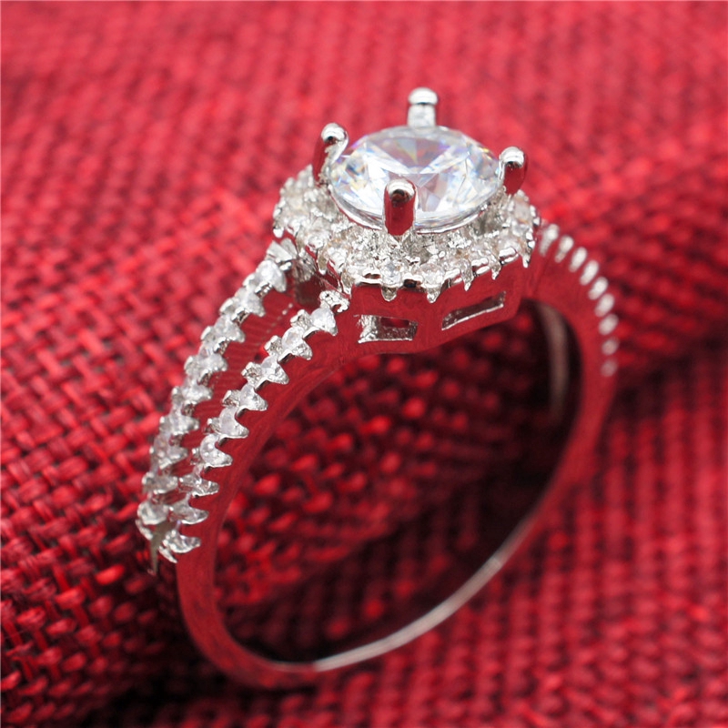 Cincin Perak Mewah Bertatahkan Berlian Perhiasan