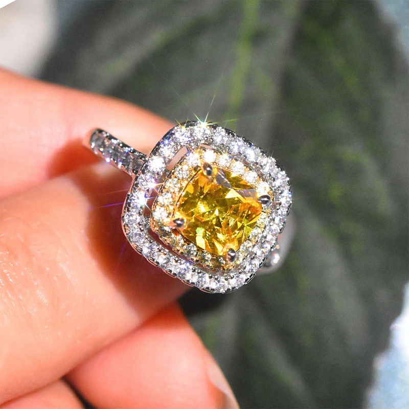 Cincin Moissanite Berlian Imitasi Bentuk Kotak Warna Kuning Kualitas Tinggi Untuk Wanita