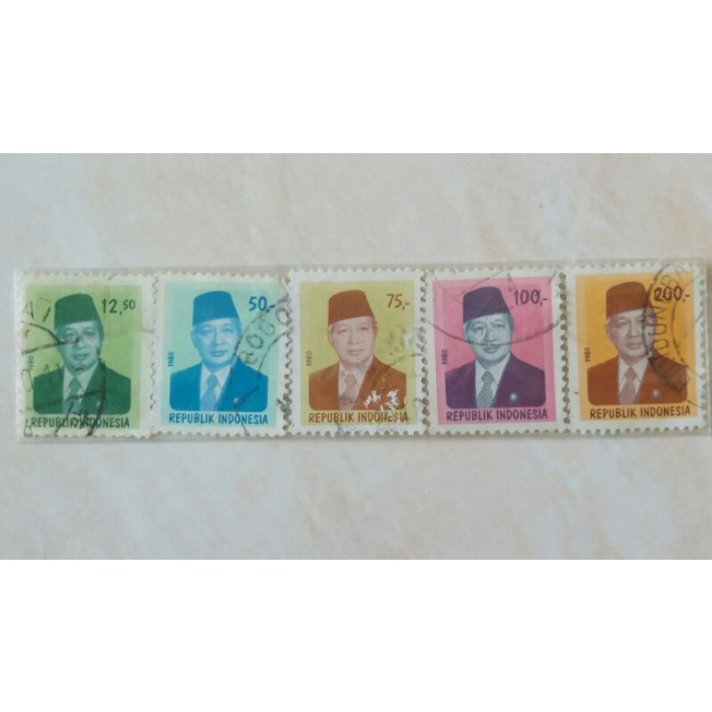 

Terlaris ✨ - Perangko Presiden Soeharto Tahun 1980 Set Lengkap 5pcs Used3.1.23