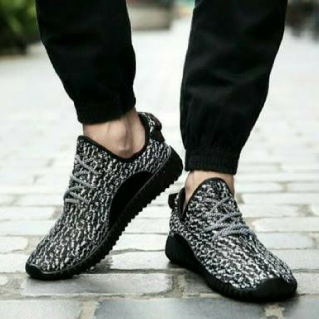 SEPATU ADIDAS YEEZY OREO IMPOR