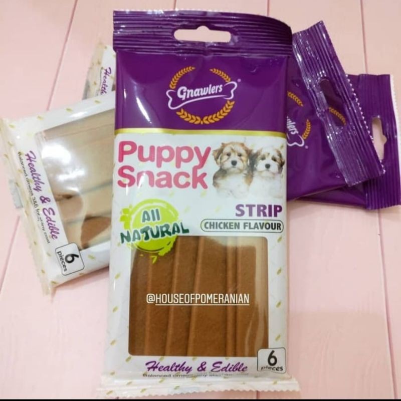 Puppy dog snack. Makanan cemilan anak anjing. Tulang kunyah