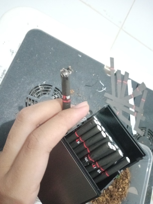 Taffware E-spark Focus Kotak Rokok 20 Slot Dengan Korek Elektrik Removable