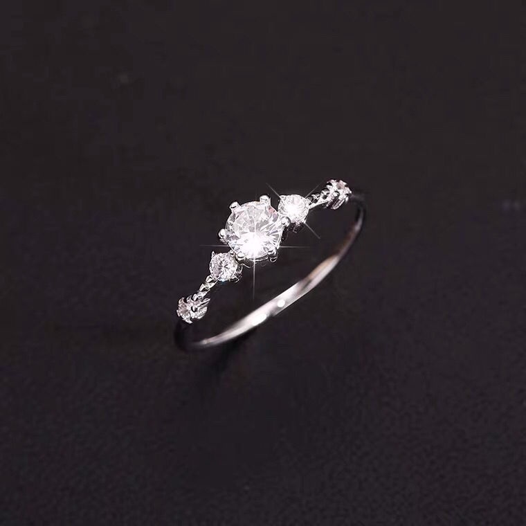 Cincin Berlian 925 Silver Shiny Bentuk Bulat Untuk Wanita