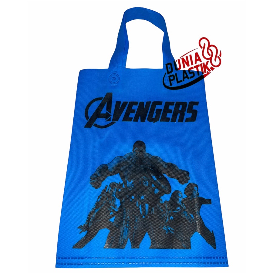isi12pc TAS KAIN KARAKTER sablon acara party pesta ultah ulang tahun anak souvernir goodie bag kado spunbob gasset tas ramah lingkungan anak cowok cewek spidermen hellokiti unicorn frozen doraemon cars tayo lol tsumtsum-TAS KAIN AVENGER