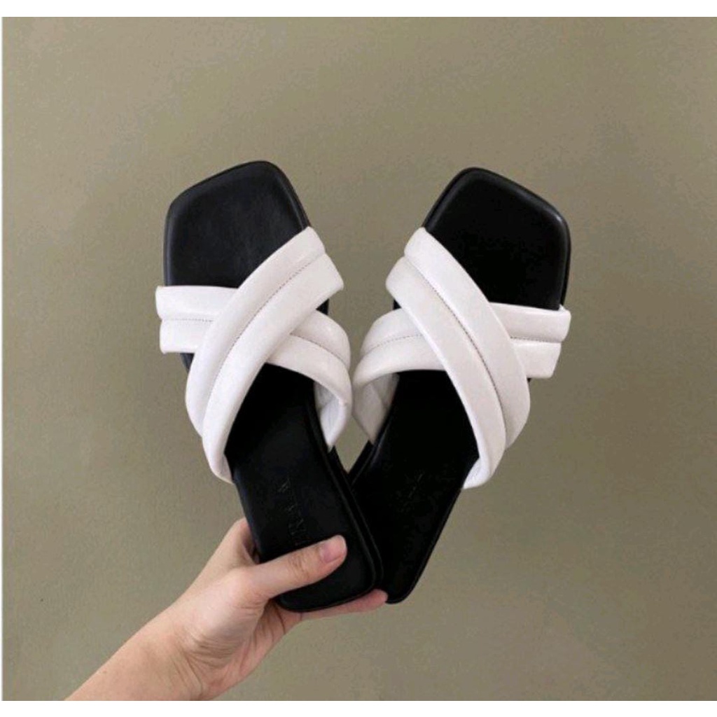 Sandals Wanita Full Busah Flat Silang Sandal Empuk Kekinia Sendal Wanita Flatpom Lussy Sandal Bantal Trendy Sandal Teplek wanita
