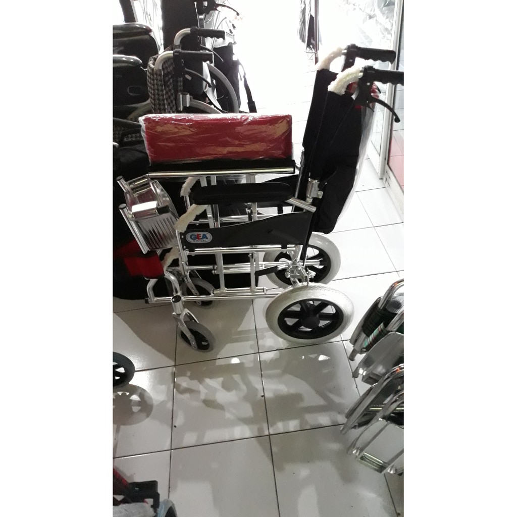Kursi roda traveling GEA