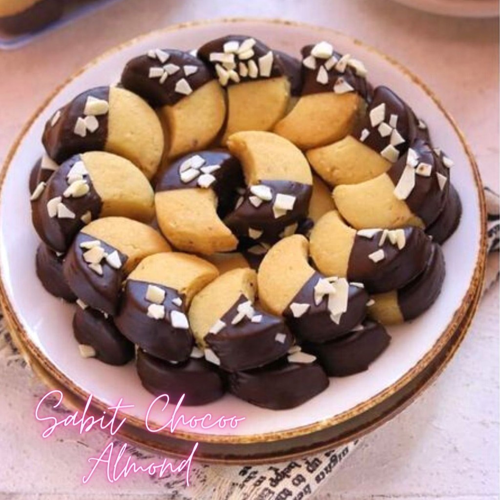 

Kue Kering Sabit Chocoo Almond