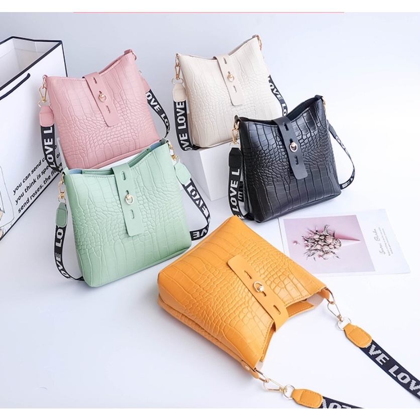 GrosirMart Tas Korea Selempang Tas Bahu Shoulder Bag Kulit Buaya Tali tulisan Love New Trendy Korean Bag A5