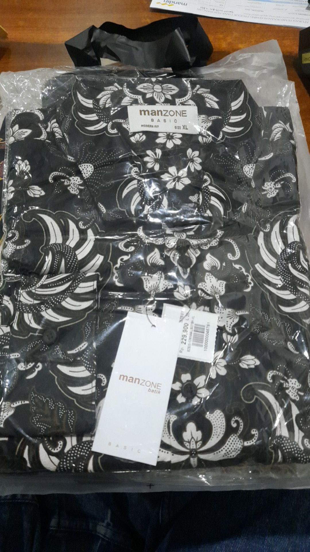 Manzone Kemeja Batik Pria Lengan Panjang Modern Fit Adiwangsa 2-bestbuy-black