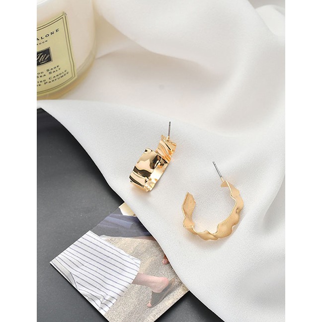 LRC Anting Tusuk Fashion Golden Geometric Irregular Earrings D77309